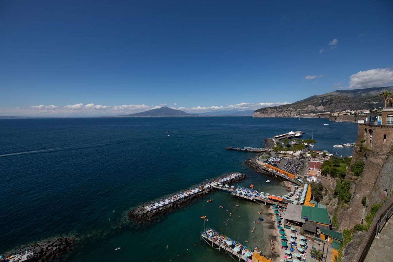 Casa La Perla Apartment Sorrento Luaran gambar